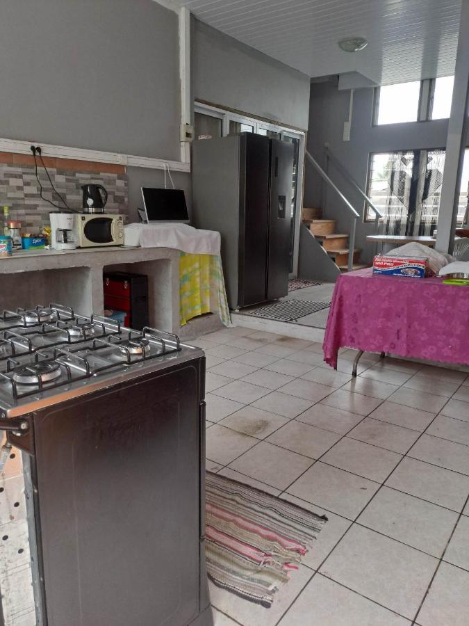 Хостел Laure Hebergement Loue Des Lits En Dortoir Faaa Екстер'єр фото